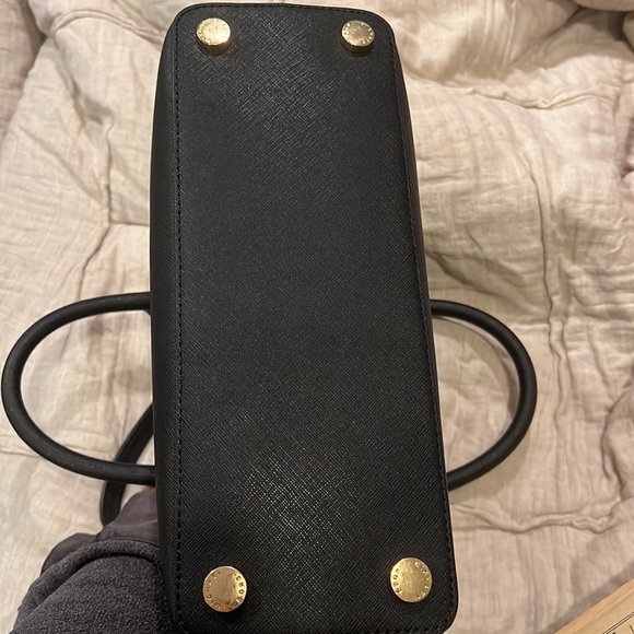 Like New Condition! MK Blk purse with cross body strap - Picture 4 of 5